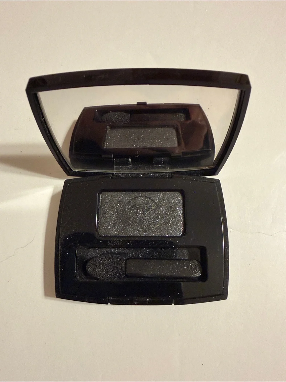 CHANEL Ombré Essentielle 69 Black Star Soft Touch Shimmer Eyeshadow 2g